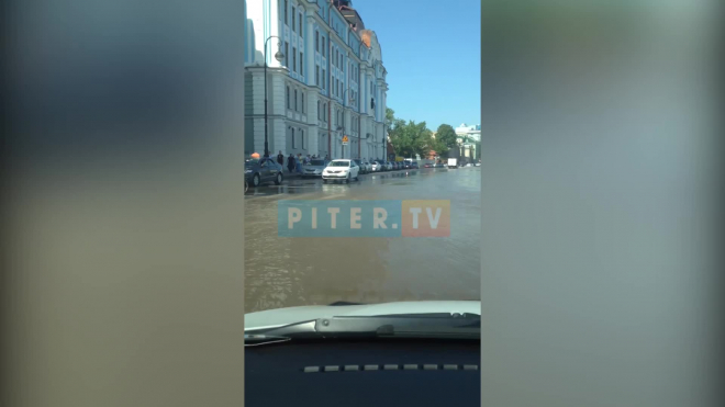 Видео: на Петроградской набережной потоп