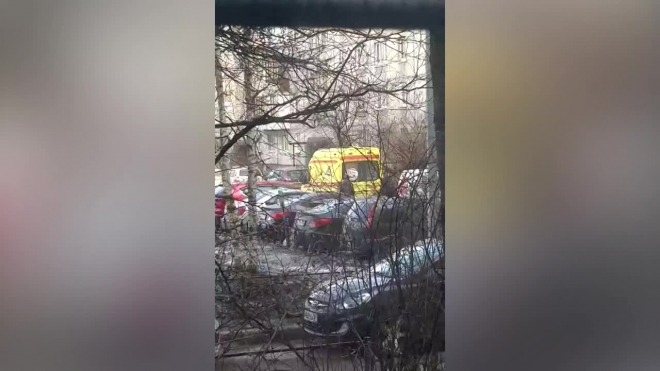 На Олеко Дундича автоледи сбила женщину и влетела в дом: видео