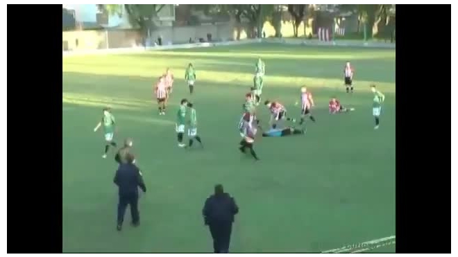 Шокирующее видео убийства арбитра на футбольном матче в Мексике попало в сеть