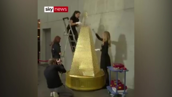 Видео: в Мюнхене установили рождественскую елку стоимостью 2,3 миллиона евро