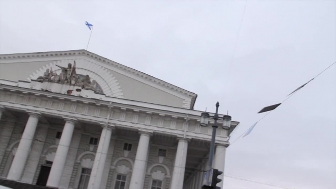 В Петербурге сильный ветер будет валить деревья и рекламные щиты