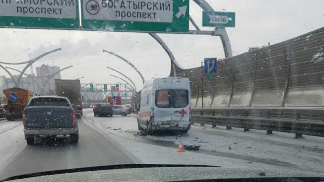 Массовое ДТП: на ЗСД столкнулись семь автомобилей 