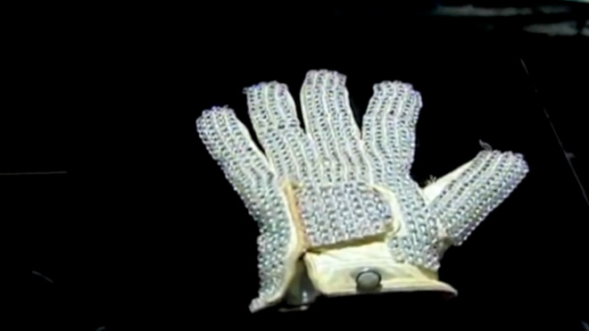 Джонни Депп выпустит мюзикл о перчатке Майкла Джексона