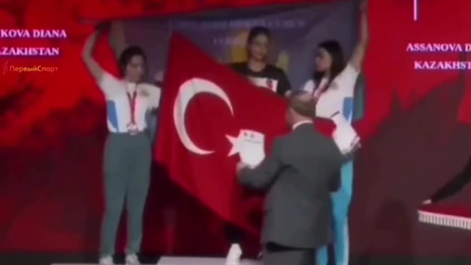 Спортсменки из Казахстана оказались в центре скандала с флагом страны на чемпионате мира по армрестлингу