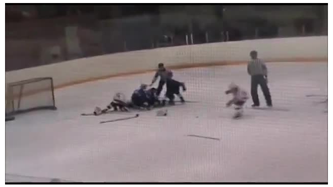 Хоккеисты Магнитки и Барыса устроили побоище на льду