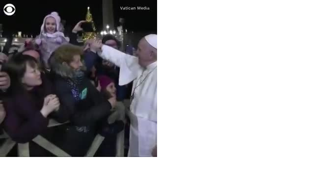 Папа Римский ударил женщину на праздновании Нового года