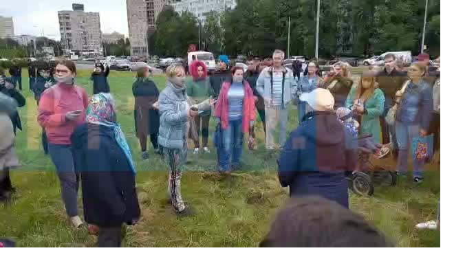 Видео: петербуржцы митингуют за сохранение Муринского парка