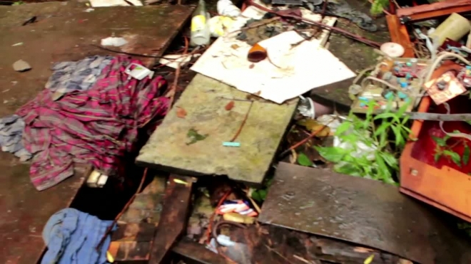 В Колпино на 11-летнего мальчика упала крыша заброшенного дома
