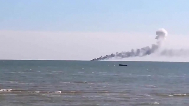 Появилось видео обстрела эсминца США ракетами у берегов Йемена