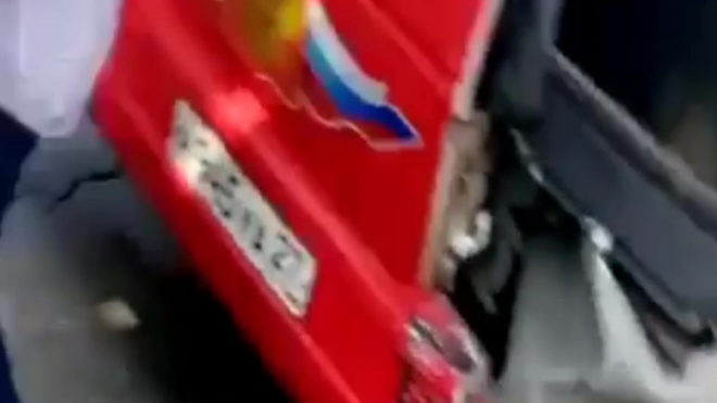 В Хабаровске водитель городского автобуса серьезно пострадал в ДТП налетев на отбойник