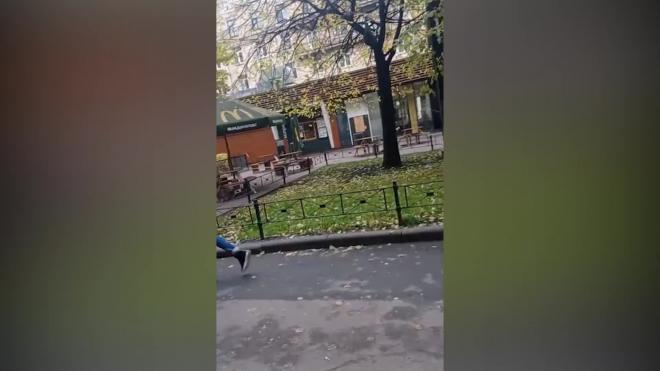 Здание "Макдональдса" на Московском проспекте оцепляли из-за сообщения посетителя о заминировании