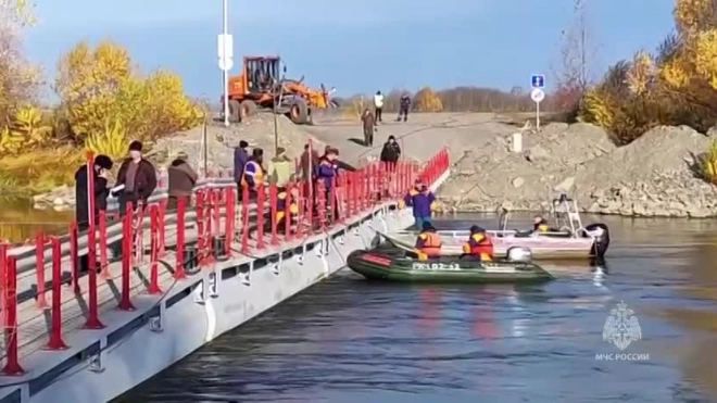 В Красноярском крае грузовик ушел под воду