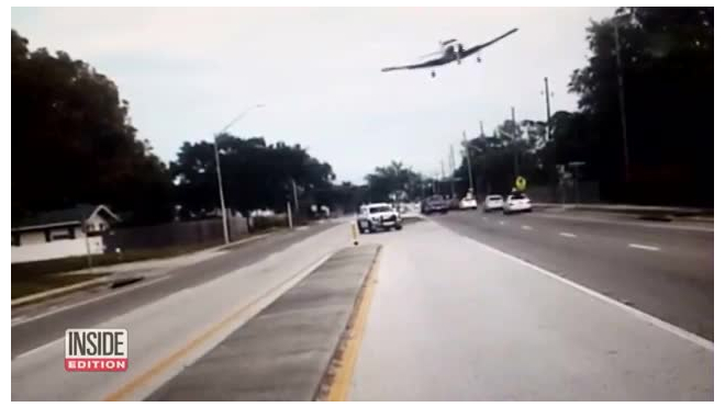 Очевидцы сняли на видео жесткую посадку самолета на автодорогу в США