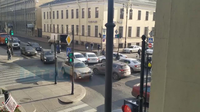 На перекрестке Чернышевского и Шпалерной столкнулись три автомобиля