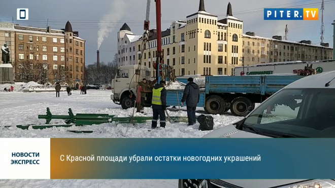 Последние части новогодних украшений убрали с Красной площади в Выборге
