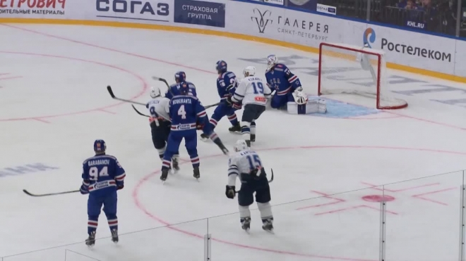 Китайские хоккеисты обыграли россиян в первом матче КХЛ