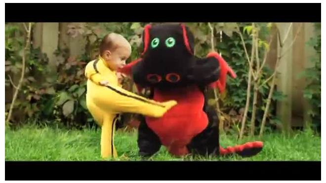 Видео: годовалый малыш побеждает дракона в пародии на «Убить Билла»