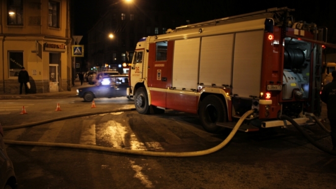 В Петроградском районе тушили пожар по повышенному номеру сложности