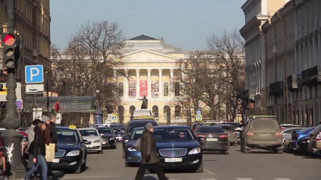 Новые стеклянные остановки в Петербурге защитят от граффити и наклеек