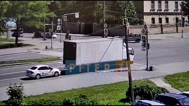 ДТП с полицейской машиной на Московском шоссе попало на видео