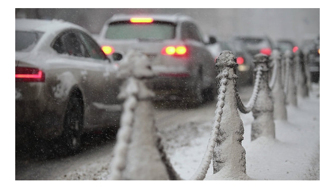 Снегопад в Петербурге: пробки, ДТП и месиво на дорогах