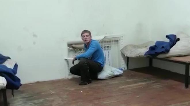 Обварившийся насмерть кипятком в камере россиянин попал на видео перед гибелью