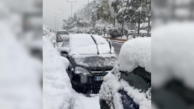 В Афинах сильный снегопад привел к транспортному коллапсу