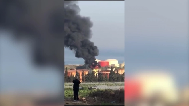 На нефтеперерабатывающем заводе в Ливане вспыхнул крупный пожар