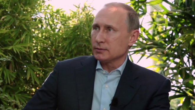 Уровень доверия Владимиру Путину за два года снизился почти в два раза