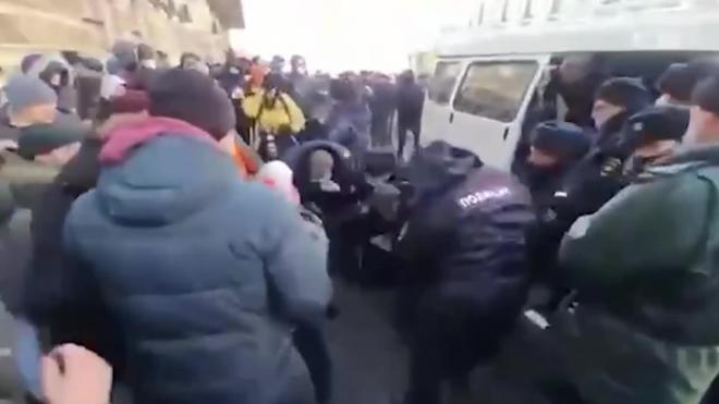 Десятки человек задержаны на акциях в поддержку Навального на Дальнем Востоке