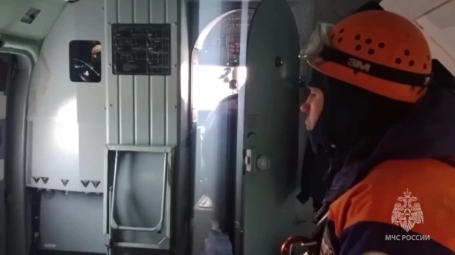 Вертолет МЧС вылетел в район озера Светлое на поиски туристов с обморожением