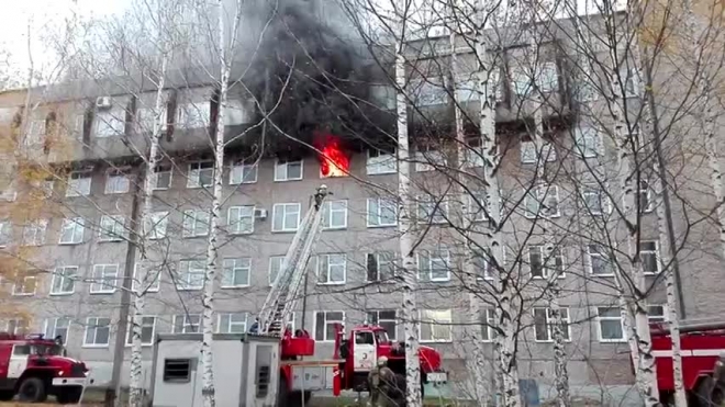 Появилось страшное видео пожара в многоэтажной больнице в Перми