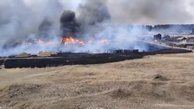 В Забайкальском крае эвакуируют людей из-за пожара в селе