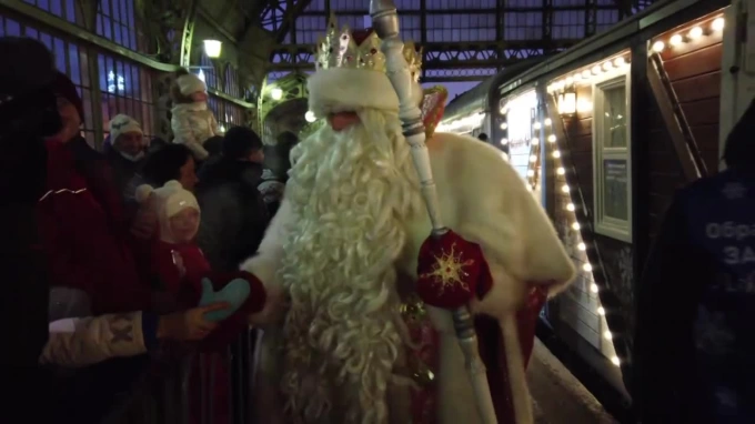 В Петербург прибыл поезд Деда Мороза