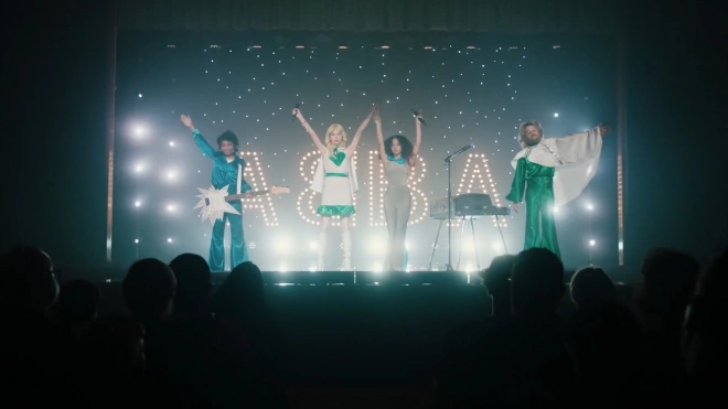 Группа ABBA представила рождественский клип на песню "Little Things"