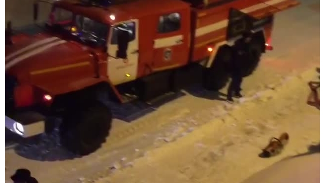 Из-за пожара на Грибалева эвакуировали жильцов