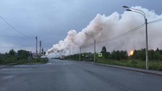 Появилось видео горящей фуры с химикатами в Кировском районе