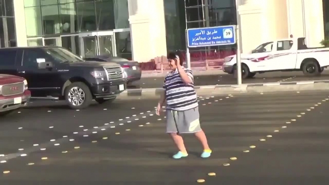 В Саудовской Аравии задержали мальчика, станцевавшего "Макарену" на улице