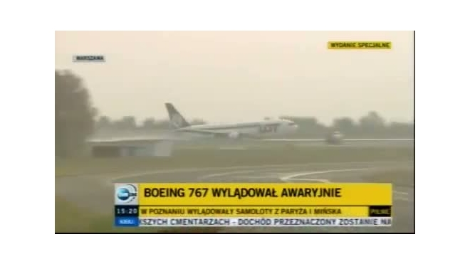 Самолет, севший в Варшаве без шасси, спас Папа Римский
