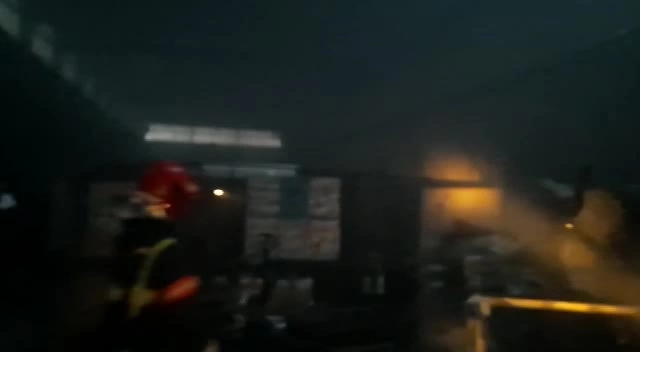 Спасатели локализовали пожар на заводе "Звезда" в Петербурге