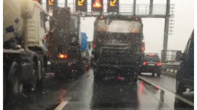 В заваленном снегом городе за несколько часов произошло полсотни ДТП