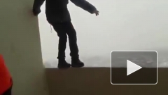 Школьник в Перми прошел по балкону на 25 этаже