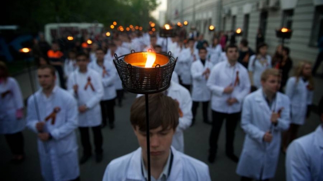 Факельное шествие московских студентов вызвало «коричневые» ассоциации