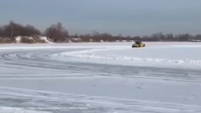 Mash: пермяк на Lamborghini устроил дрифт в селе