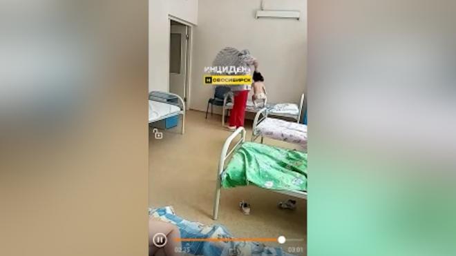 Медсестра оттаскала ребенка за волосы и попала на видео