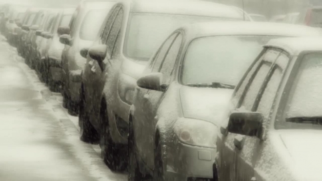 За ночь с улиц Петербурга вывезли 10 тысяч кубометров снега