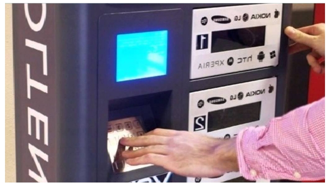 В заведениях Петербурга появятся автоматы для бесплатной зарядки мобильных