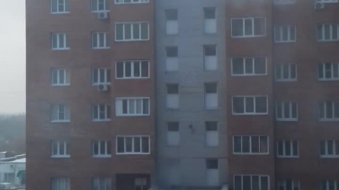 Пожар многоэтажного дома в Омске попало на видео