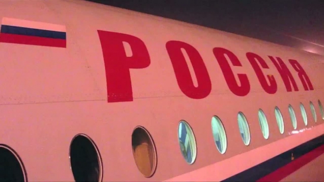 В двигатель самолета рейса Ницца - Санкт-Петербург попала птица