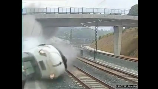 Шокирующее видео крушения поезда в Испании попало в интернет
